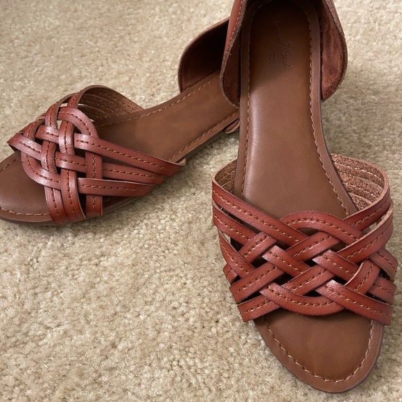 Brown flats - Picture 1 of 4